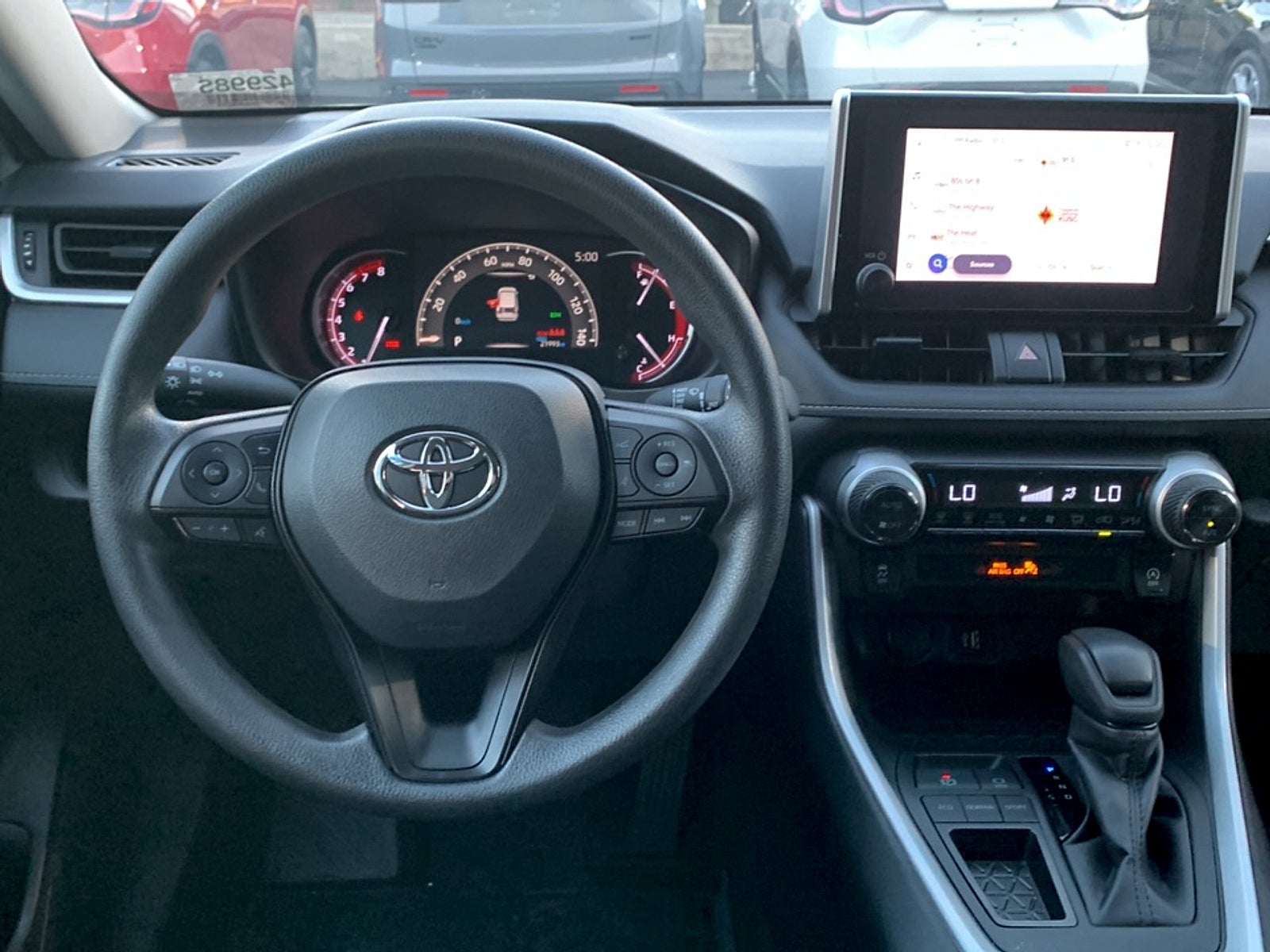 2025 Toyota RAV4 XLE - Photo 11