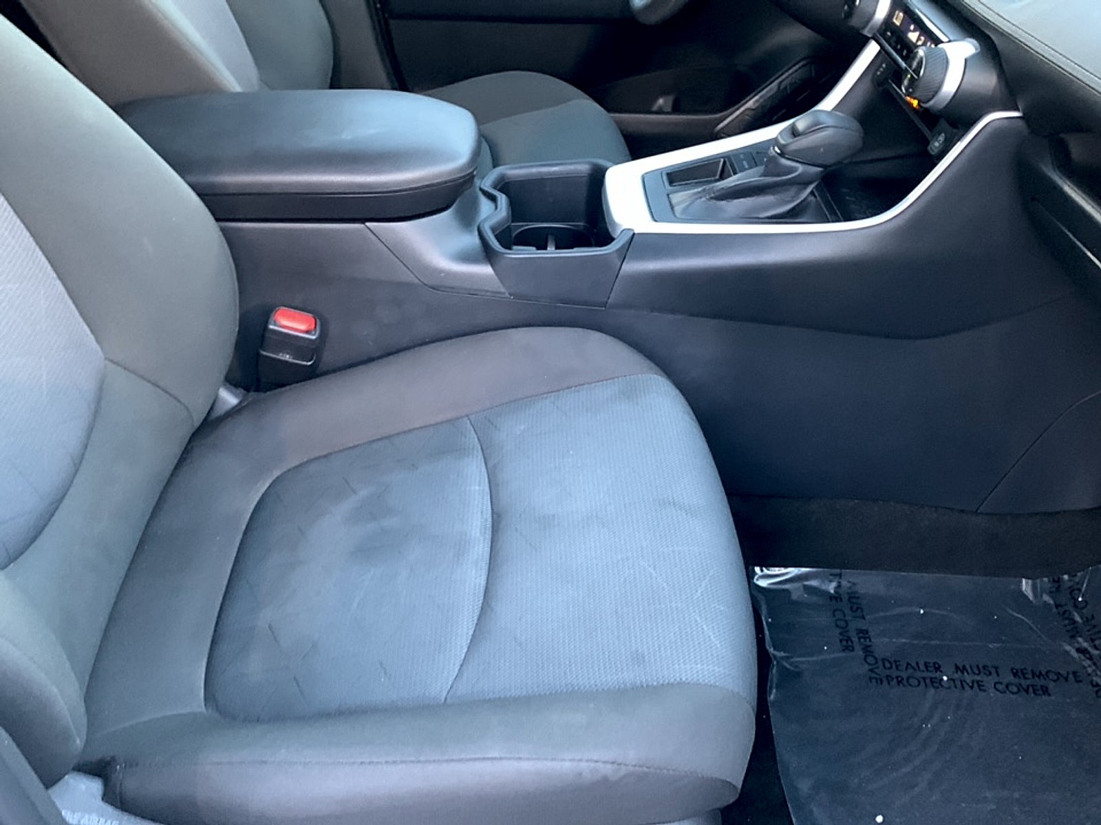 2025 Toyota RAV4 XLE - Photo 14