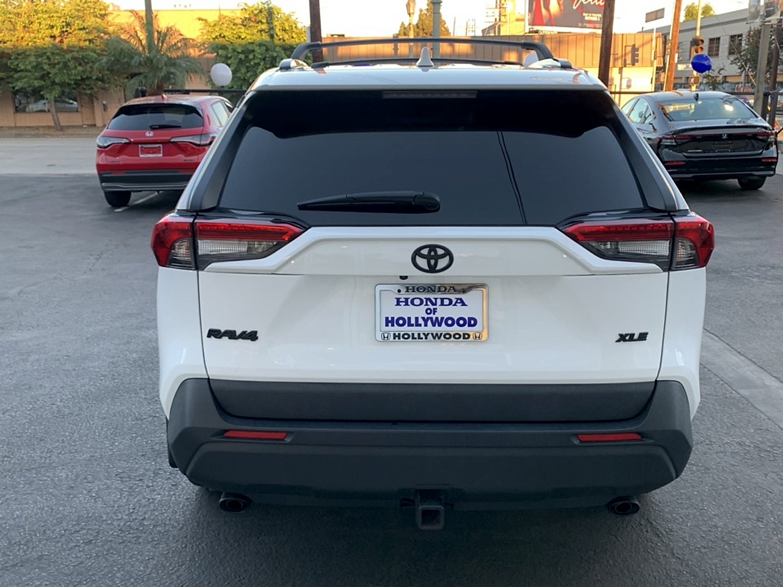2025 Toyota RAV4 XLE - Photo 6